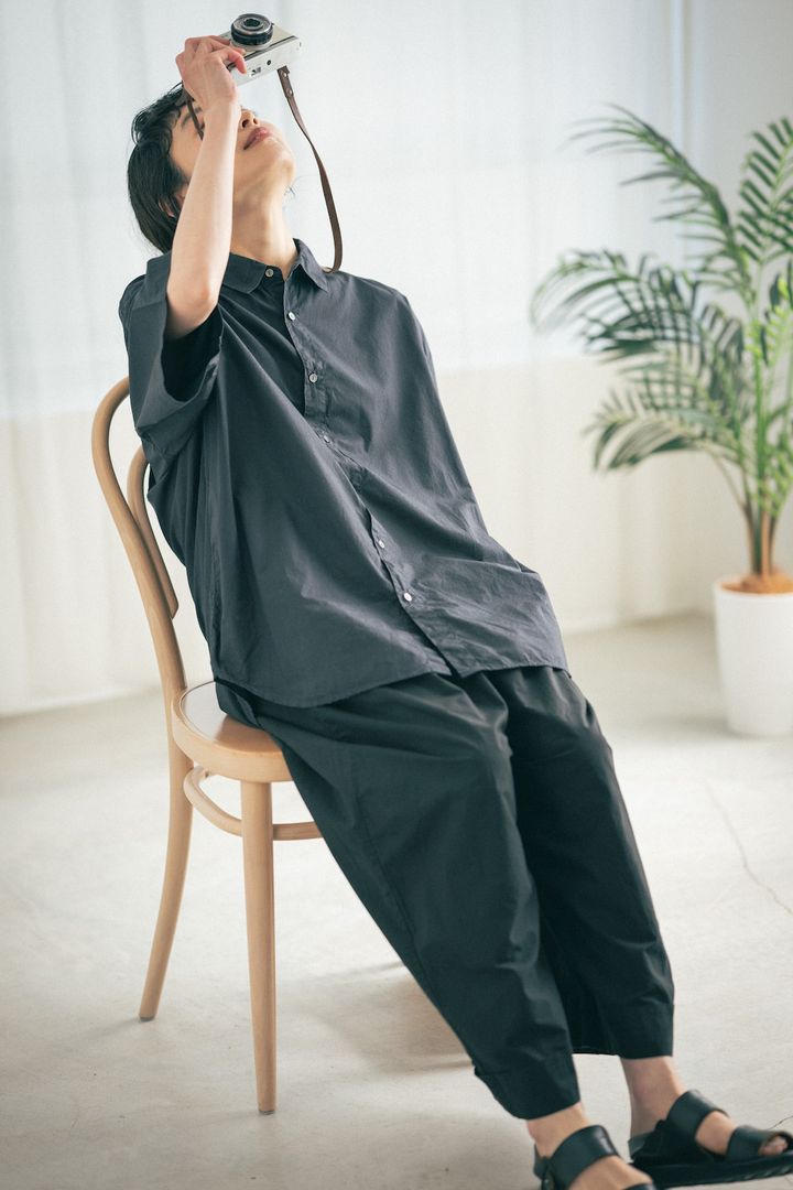 ゆったりシャツ着まわし2選。夏は軽やかに黒を着よう！【FUDGE FRIEND おしゃれさんの毎日コーディネート｜田中真里奈】