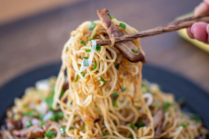 余った端っこでつくる“チャーシュー焼きそば”
