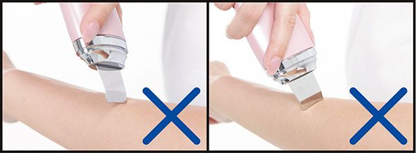 肌に押しつけたり、カドを使うのはNG ×