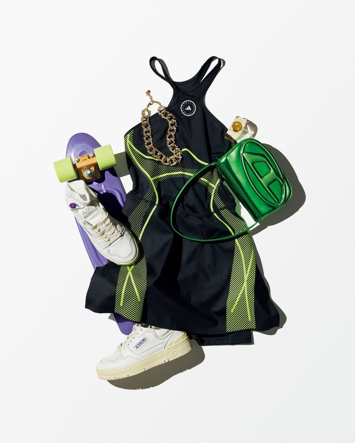 ボディスーツ ￥25,300（参考価格）／ADIDAS BY STELLA McCARTNEY（アディダスお客様窓口） ネックレス ￥132,500／SWAROVSKI JEWELRY（スワロフスキー・ジャパン） ウォッチ ￥19,800／ISSEY MIYAKE WATCH（イッセイ ミヤケ） バッグ 本体 H11cm ￥102,300／DIESEL（ディーゼル ジャパン） ソックス ￥1,650／CHAMPION（ヘインズブランズ ジャパン カスタマーセンター） スニーカー「シーエルシー」 ￥37,400／AUTRY（トヨダトレーディング プレスルーム） スケートボード ￥19,800／PENNY SKATEBOARDS（サングロウワークス）