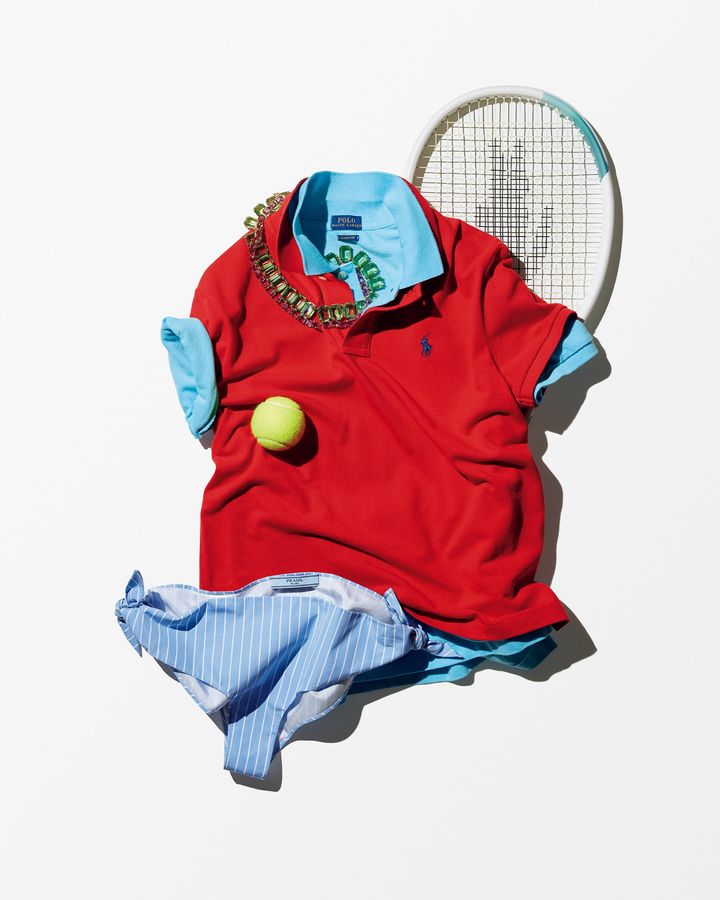 ポロシャツ 各￥19,800／ともにPOLORALPH LAUREN（ラルフ ローレン） ストライプ柄のビキニボトム ￥103,400（予定価格）／PRADA（プラダ クライアントサービス） ネックレス（グリーン） ￥96,800 （ピンク） ￥59,400／ともにSWAROVSKI JEWELRY（スワロフスキー・ジャパン） ラケット参考商品／LACOSTE（ラコステお客様センター） テニスボール／スタイリスト私物