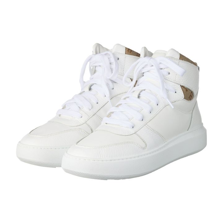 スニーカー ￥82,500／HERNO（ヘルノ・ジャパン）