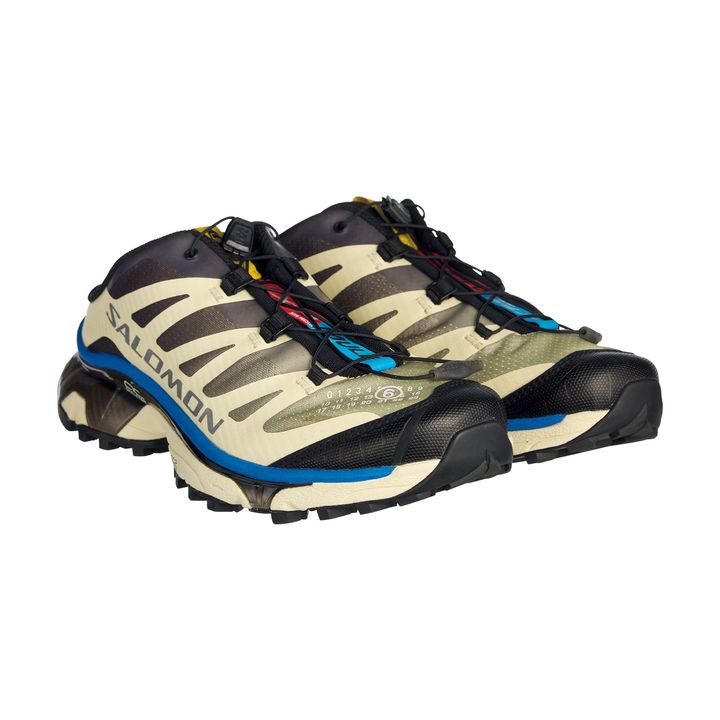 スニーカー ￥66,000／MM6 MAISON MARGIELA（マルジェラ ジャパン クライアントサービス）