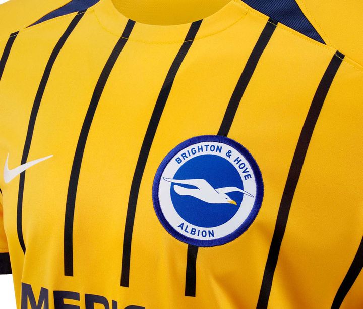 三笘薫のブライトン、2024-25新アウェイユニフォームを発表！“2部時代ユニ”をリニューアル