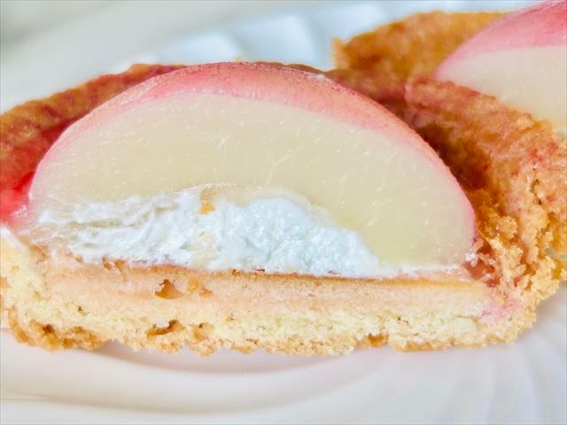 ごろっとした1/2個分桃のタルト 断面