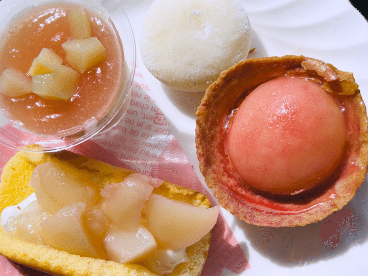 ローソン「ごろっとした1/2個分桃のタルト」「ごろごろとした桃のオムレット」「とろける桃杏仁」「ぎゅっと桃大福」