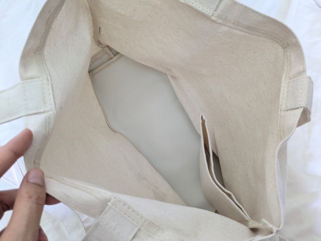 リトルミイトートバッグ中