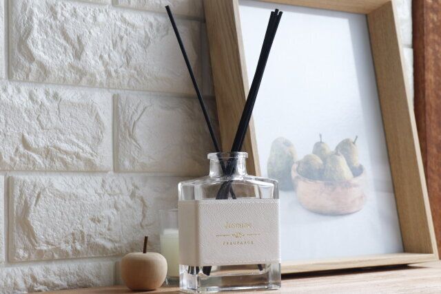 ダイソー アロマディフューザー レザー調