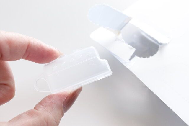 ダイソー 歯ブラシキャップ（フック穴付） パッケージ 開け方