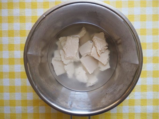 ボウルに入った酒粕板