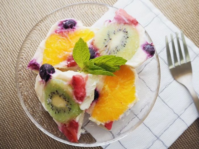 盛りつけしたヨーグルトバーク