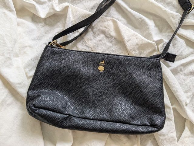 整理上手な14ポケットショルダーバッグ