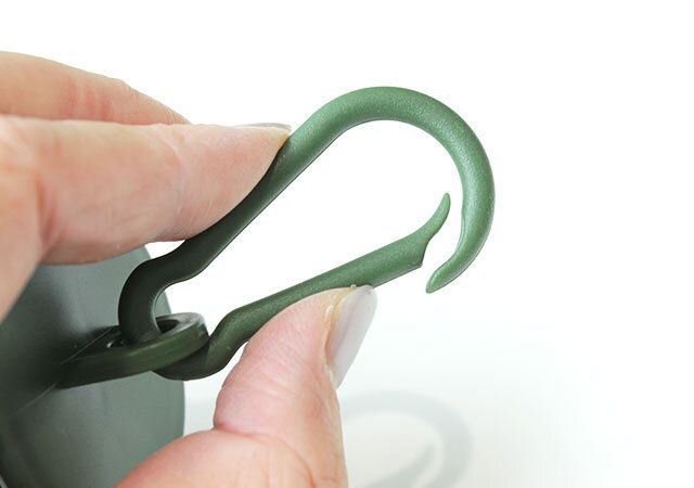 キャンドゥ 携帯用ゴミ袋ケース付き カラビナ