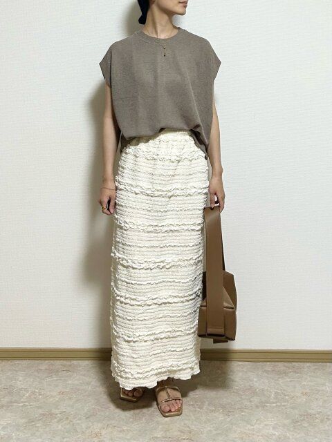 GUループヤーンウエストタックTとジャガードスカートコーデ