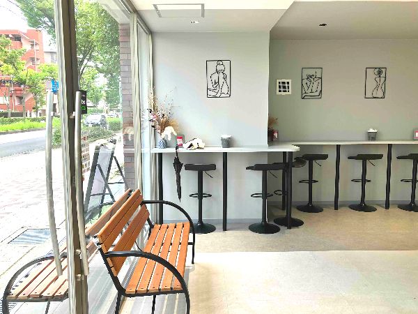 21時にアイス店内