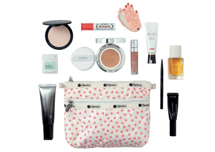 神崎恵】ポーチの中身が参考になりすぎる！愛用の化粧直し・日焼け対策