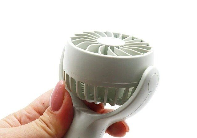 ダイソー 首振りミニ扇風機 首振り