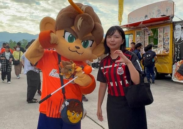 なぜゴール裏で？コンサドーレ札幌・女神サポの「応援スタイル」とは
