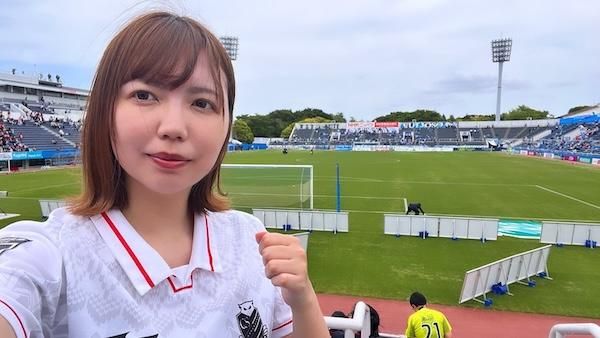 なぜゴール裏で？コンサドーレ札幌・女神サポの「応援スタイル」とは