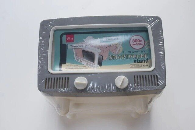 ダイソー テレビ型スマホスタンド（ティッシュボックス、ペン立て付） パッケージ