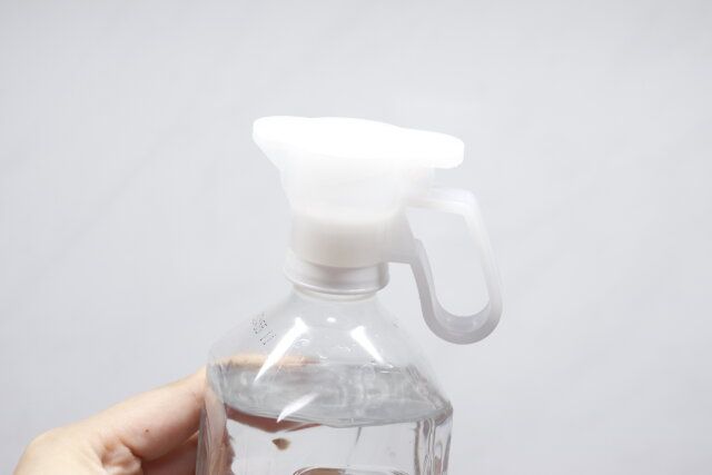 セリア 注ぎやすいペットボトルキャップ 装着
