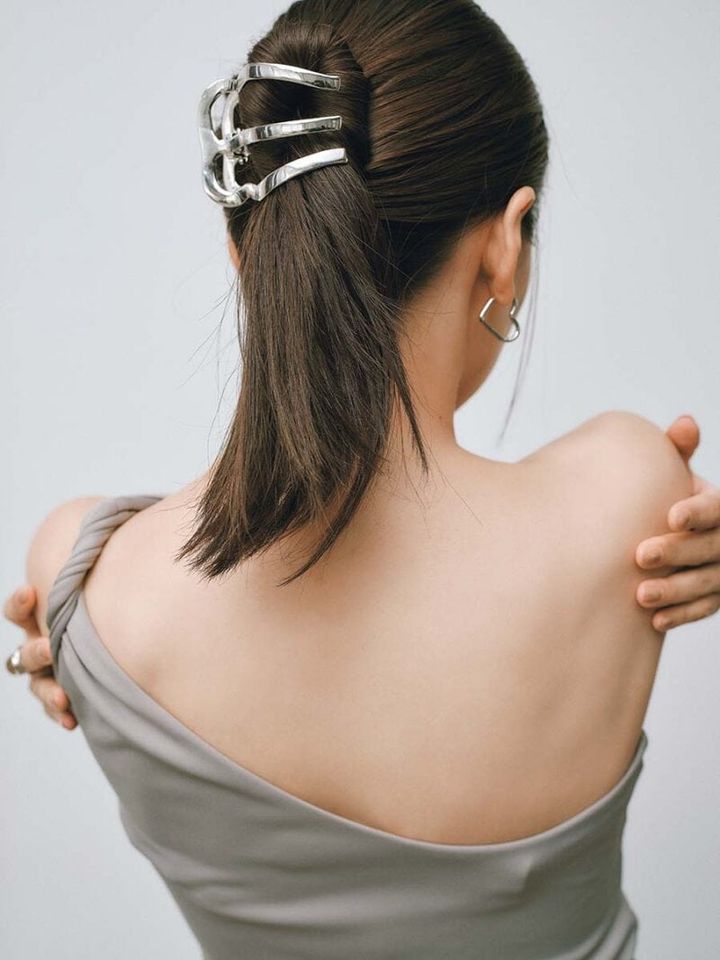 クリップヘアアレンジ BACK モデル＝織田梨沙