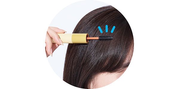 割れちゃう前髪は、マスカラで整えて