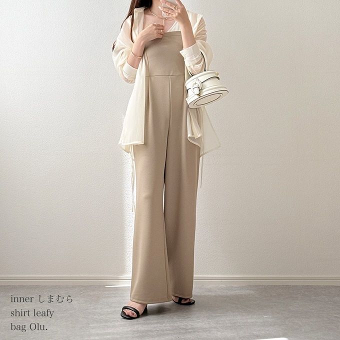 シアーシャツ×GUのベージュの「カットソーベアキャミソールサロペットパンツ」