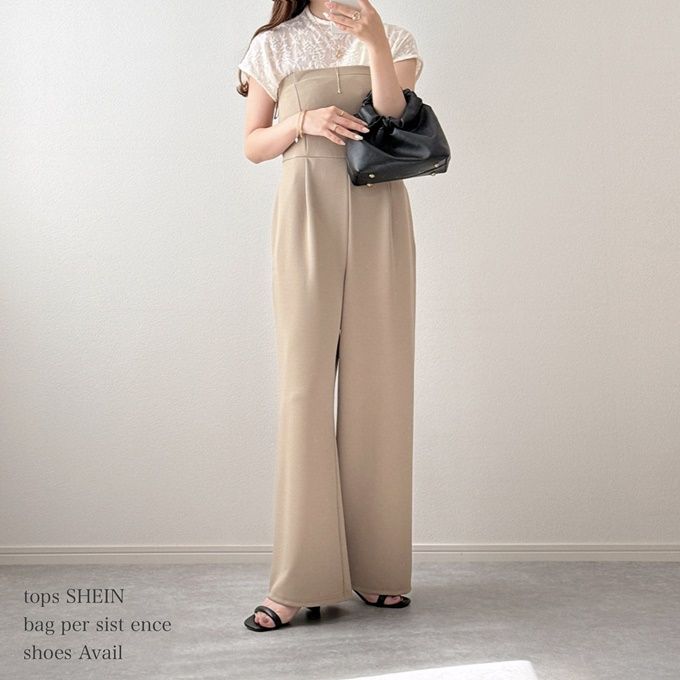 レーストップス×GUのベージュの「カットソーベアキャミソールサロペットパンツ」