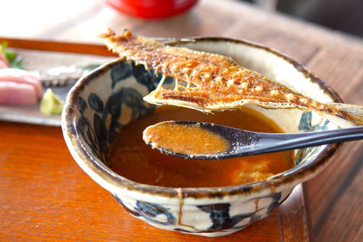 広いテラスのある「江ノ島小屋」で江ノ島を眺めていただく最高の朝ごはん♪