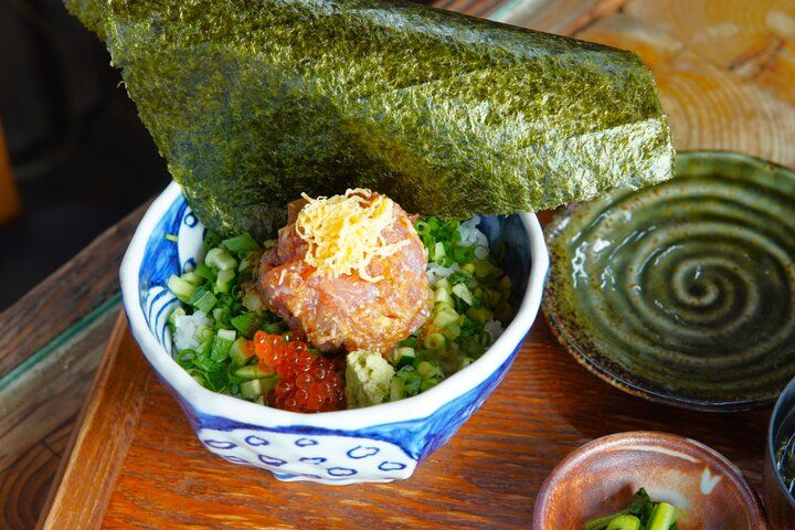 広いテラスのある「江ノ島小屋」で江ノ島を眺めていただく最高の朝ごはん♪