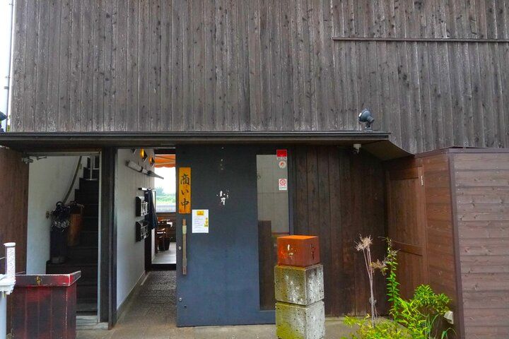 広いテラスのある「江ノ島小屋」で江ノ島を眺めていただく最高の朝ごはん♪