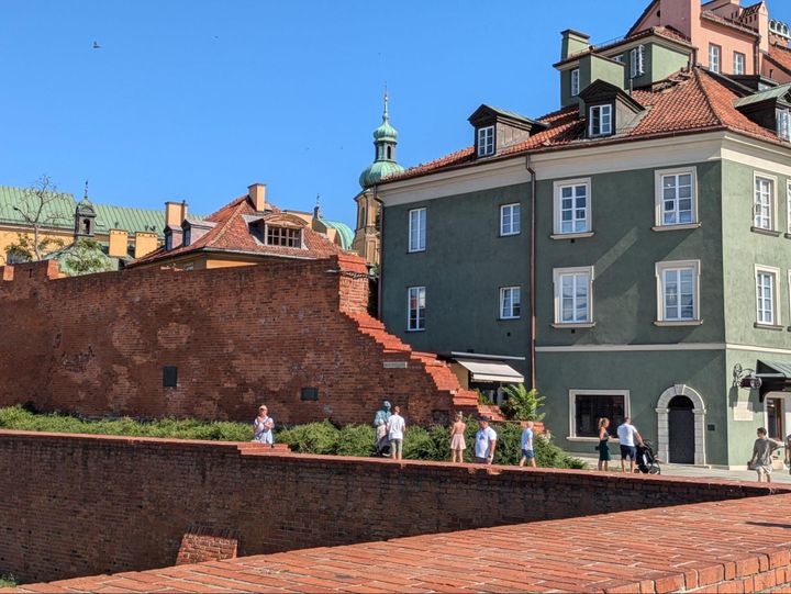 旧市街にある城壁の名残り。