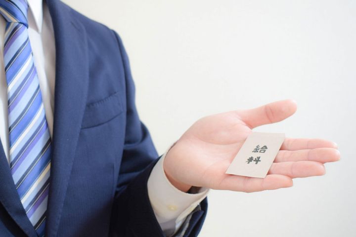 上場企業の2023年度平均給与