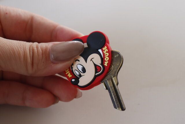 セリア キーキャップ ミッキー カギの装着