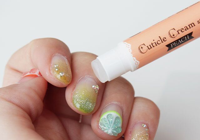 キャンドゥ TMキューティクルクリーム（ネイルクリーム） 塗布