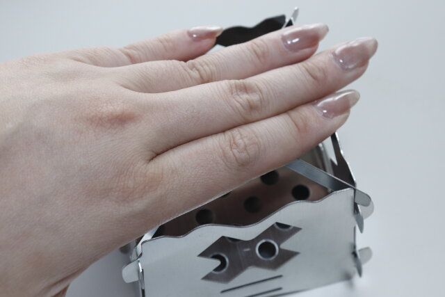 ダイソー ミニ焚火台 頑丈