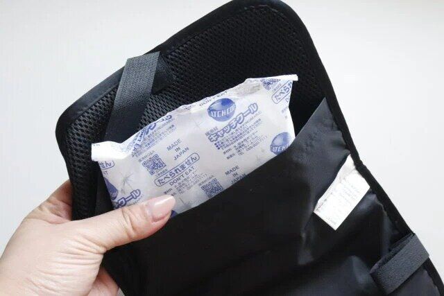 ダイソー リュックサックパッド（ブラック、保冷剤ポケット付） 保冷剤