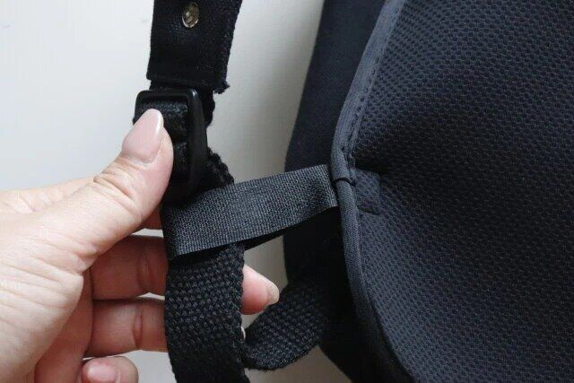 ダイソー リュックサックパッド（ブラック、保冷剤ポケット付） 肩紐 面ファスナー