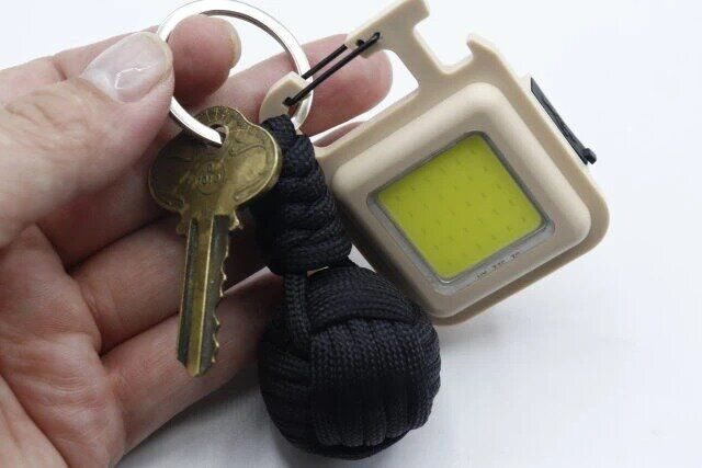 ダイソー 充電式COBライト ベージュ カラビナ