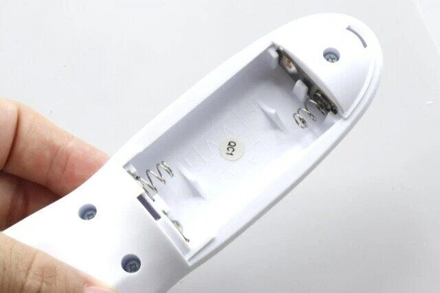 ダイソー 電動スカルプヘッドスパ 電池ボックス