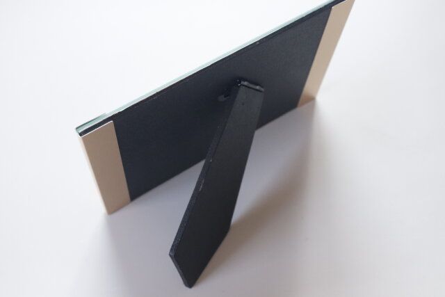 ダイソー アルミフォトフレーム（ハガキ） 横置き