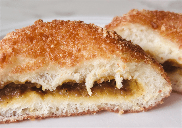 お店で揚げたカレーパン 断面