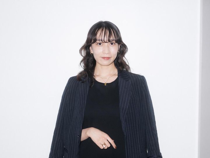 画像: 【ビームス】のフォトクリエイティブ課に所属する上井梨花さん。 出典：ftn