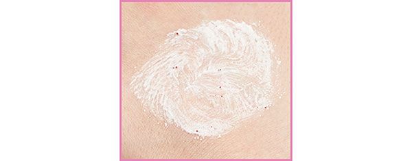 クリーミーボディスクラブ ザクロ＆シアバター使用 肌にのばすと