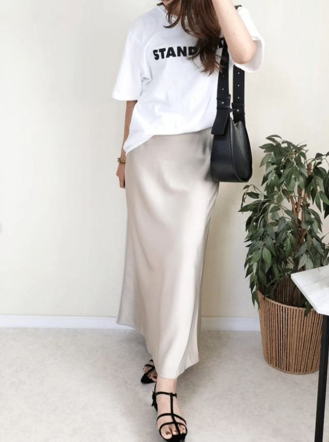 サテンスカート