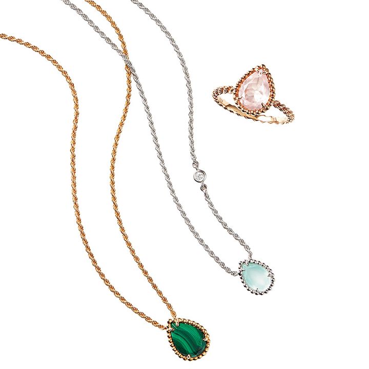 ブシュロンのセルパンボエムのリングとアクアプレーズのペンダントとマラカイトのペンダント