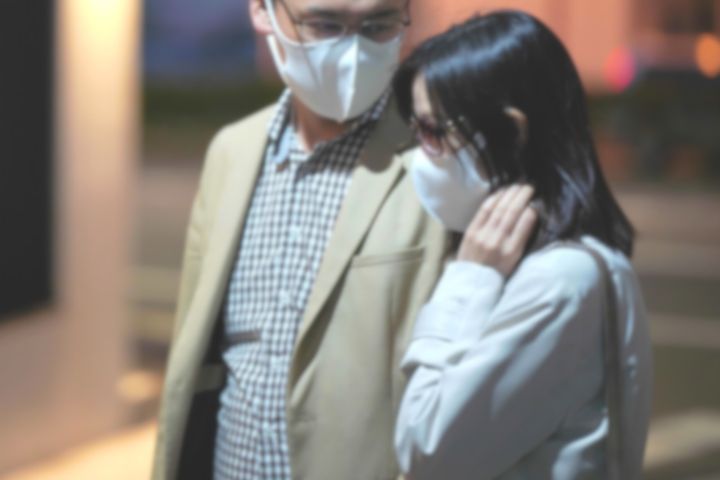 不倫する男女のイメージ