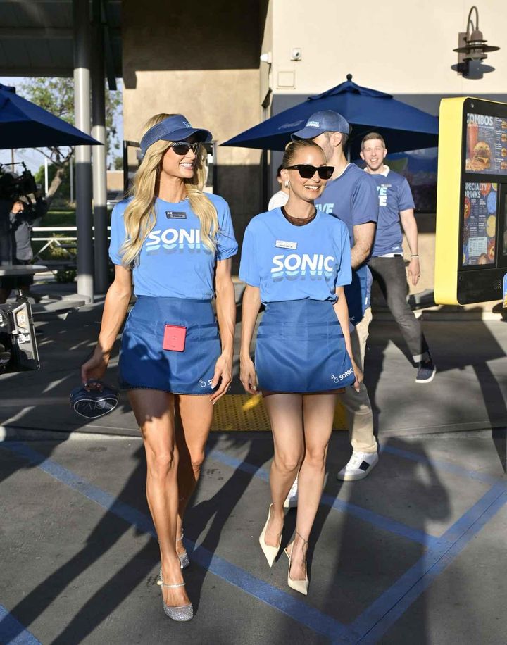 画像1: パリス・ヒルトンとニコール・リッチーが『シンプル・ライフ』のリブート版を撮影