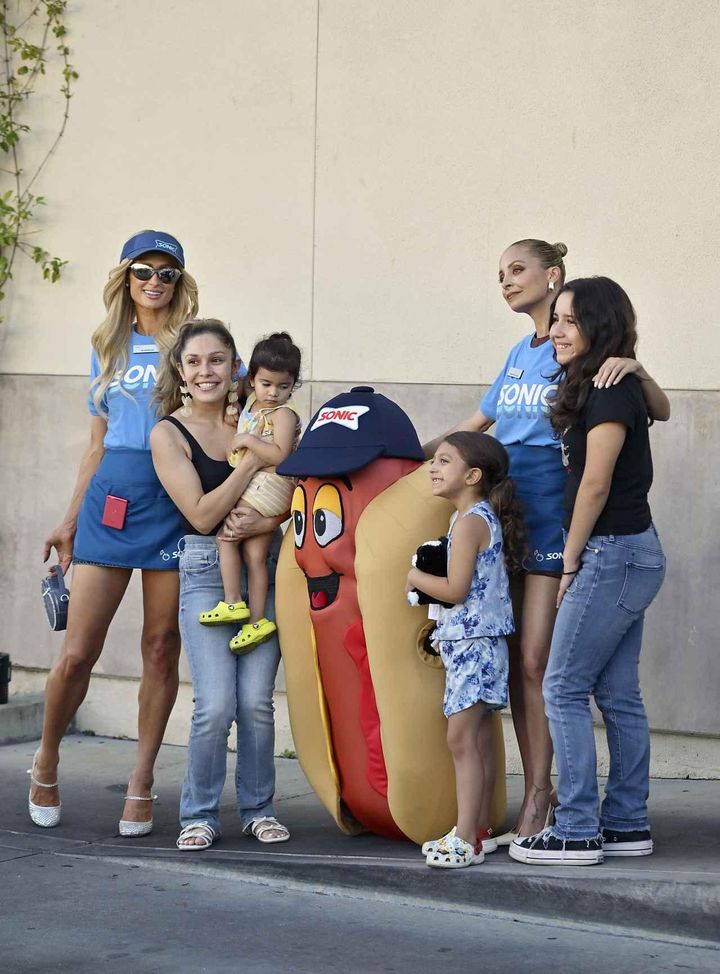 画像3: パリス・ヒルトンとニコール・リッチーが『シンプル・ライフ』のリブート版を撮影